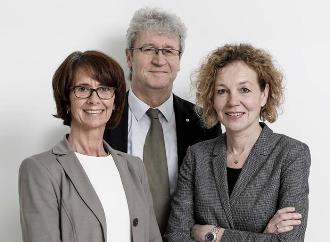 Andrea Sebastian-Weigner (l.), Underwriting, Aloys Lunkenheimer, Regionaldirektor Atradius-Vertriebsregion Mitte, Dr. Katharina Krieg, Account Managerin